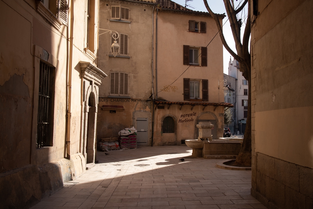 Photo Sunny Street Avignon